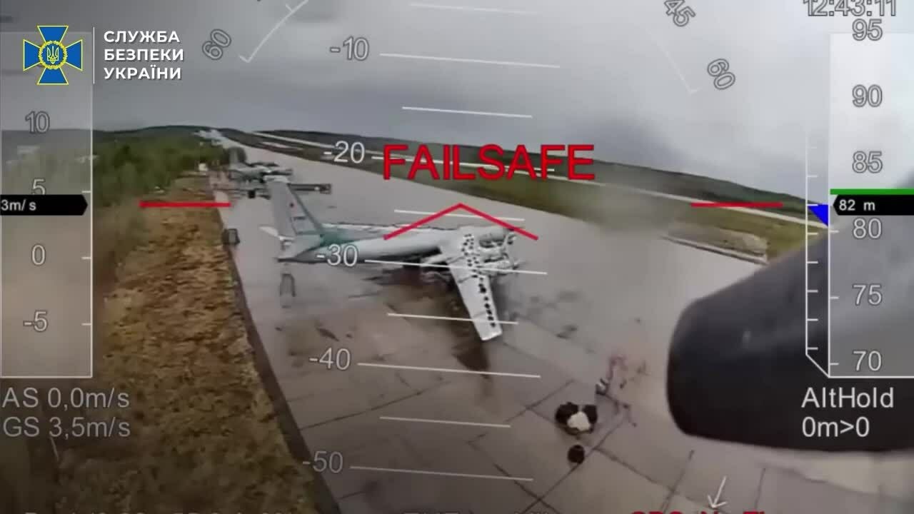 Ukraine tung video tập kích loạt máy bay Nga trong chiến dịch 'Mạng nhện'