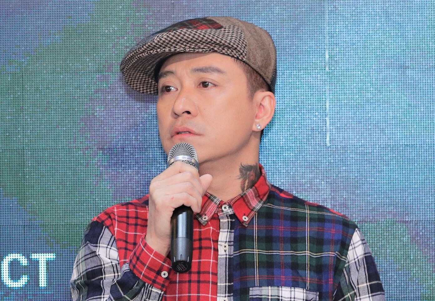 Tuấn Hưng nghẹn ngào chia sẻ sau nhiều biến cố.