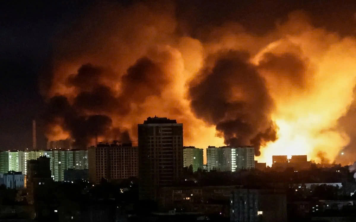 Nga và Ukraine tiếp tục tập kích lẫn nhau. (Ảnh: Reuters)