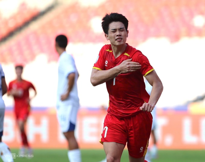 Nguyễn Đình Bắc mừng bàn gỡ 1-1 trong trận thắng Philippines 2-1 ở bán kết U23 Đông Nam Á 2025, trên sân Gelora Bung Karno ở Jakarta, Indonesia ngày 25/7/2025. Ảnh: Hai Tư