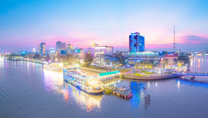 Bến Ninh Kiều ở Cần Thơ về đêm. Ảnh: An Bình