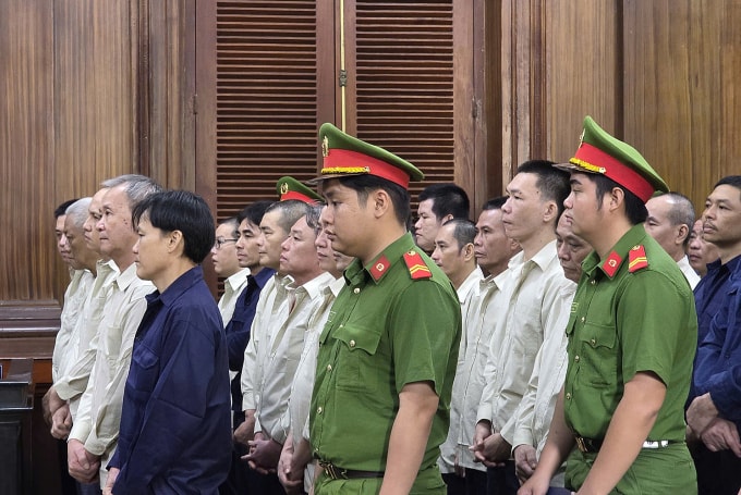 Các bị cáo tại tòa sáng nay. Ảnh: Hải Duyên