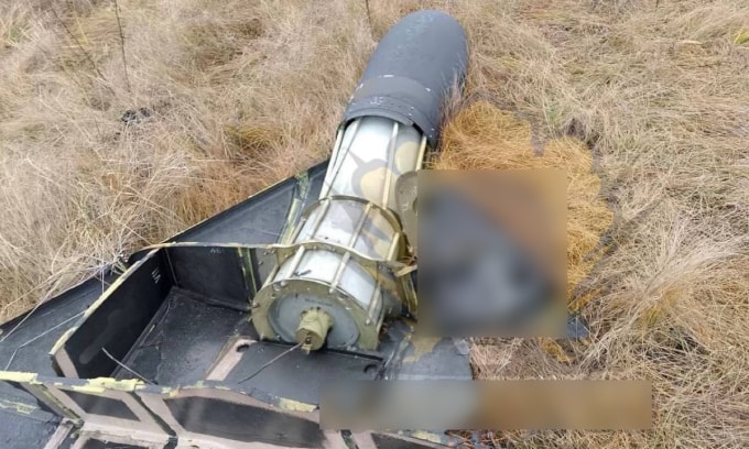 Xác UAV Geran-2 mang hai đầu đạn nhiệt áp với tổng trọng lượng 100 kg trong ảnh công bố ngày 15/12. Ảnh: Serhy Beskrestnov