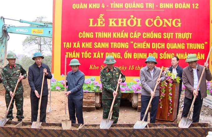 Lãnh đạo tỉnh Quảng Trị và quân khu 4 làm lễ khởi công. Ảnh: Minh Anh
