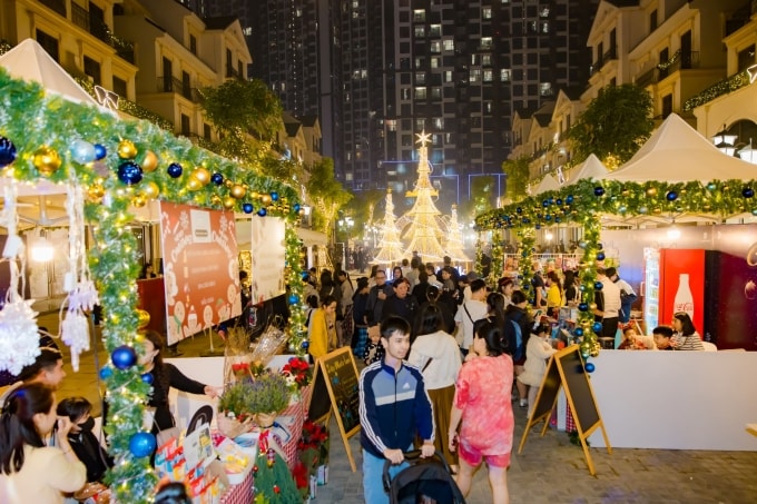 Không gian mua sắm tại Christmas Bazaar - Chợ phiên Giáng sinh. Ảnh: Masterise Homes