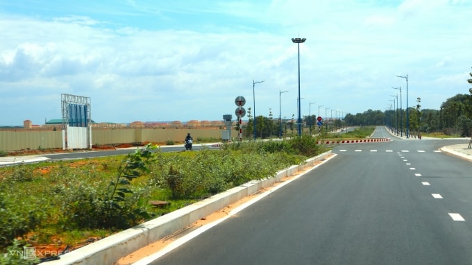 Đường vào Sân bay quân sự Phan Thiết. Ảnh: Việt Quốc