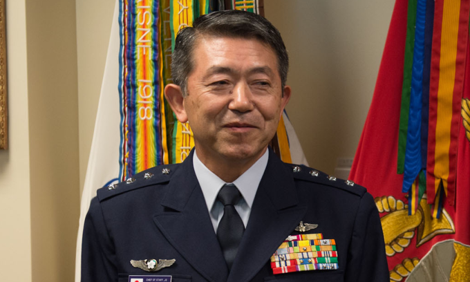 Ông Shigeru Iwasaki trong chuyến thăm Lầu Năm Góc hồi năm 2012. Ảnh: BQP Mỹ