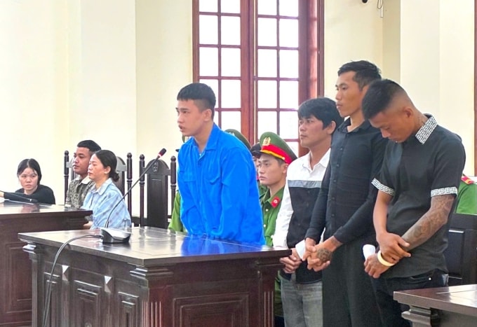 Các bị cáo tại tòa hôm nay. Ảnh: An Giang