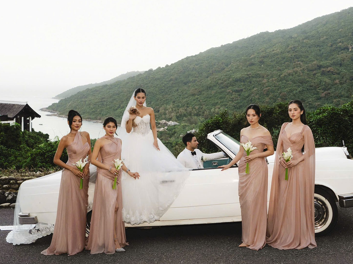 Hậu trường chuẩn bị đám cưới của Tiên Nguyễn tại Đà Nẵng.