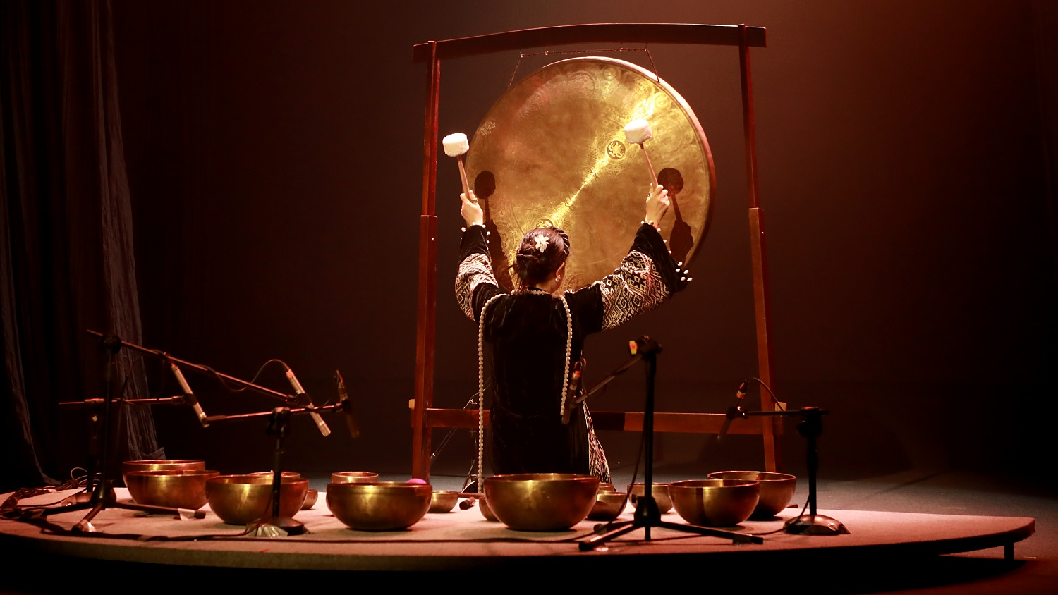 Nghệ sĩ Trần Mạnh Tuấn lần đầu biểu diễn cùng vợ