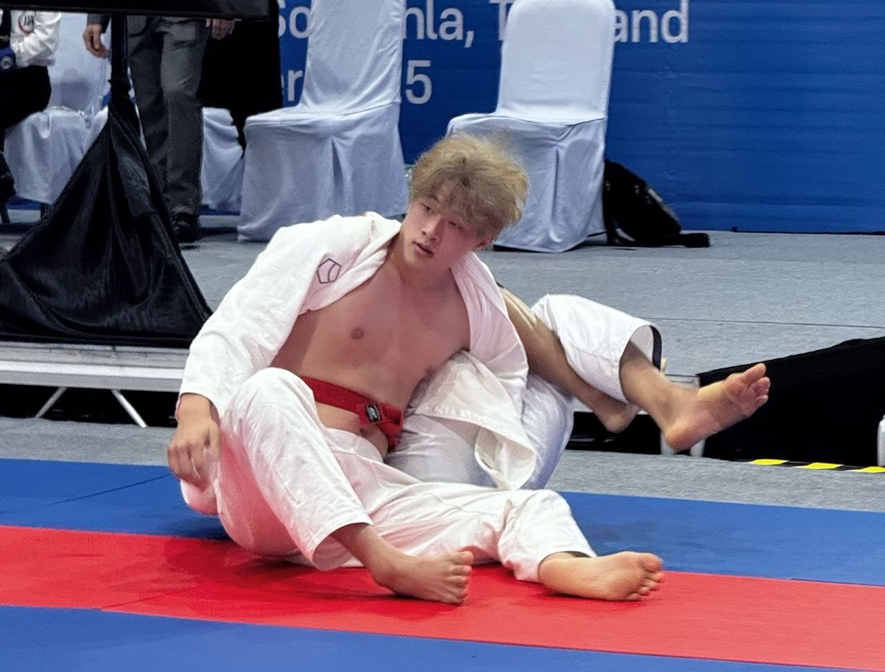 Võ sĩ sinh năm 2003 sở hữu chiều cao 1m83, thân hình săn chắc, gương mặt sáng.