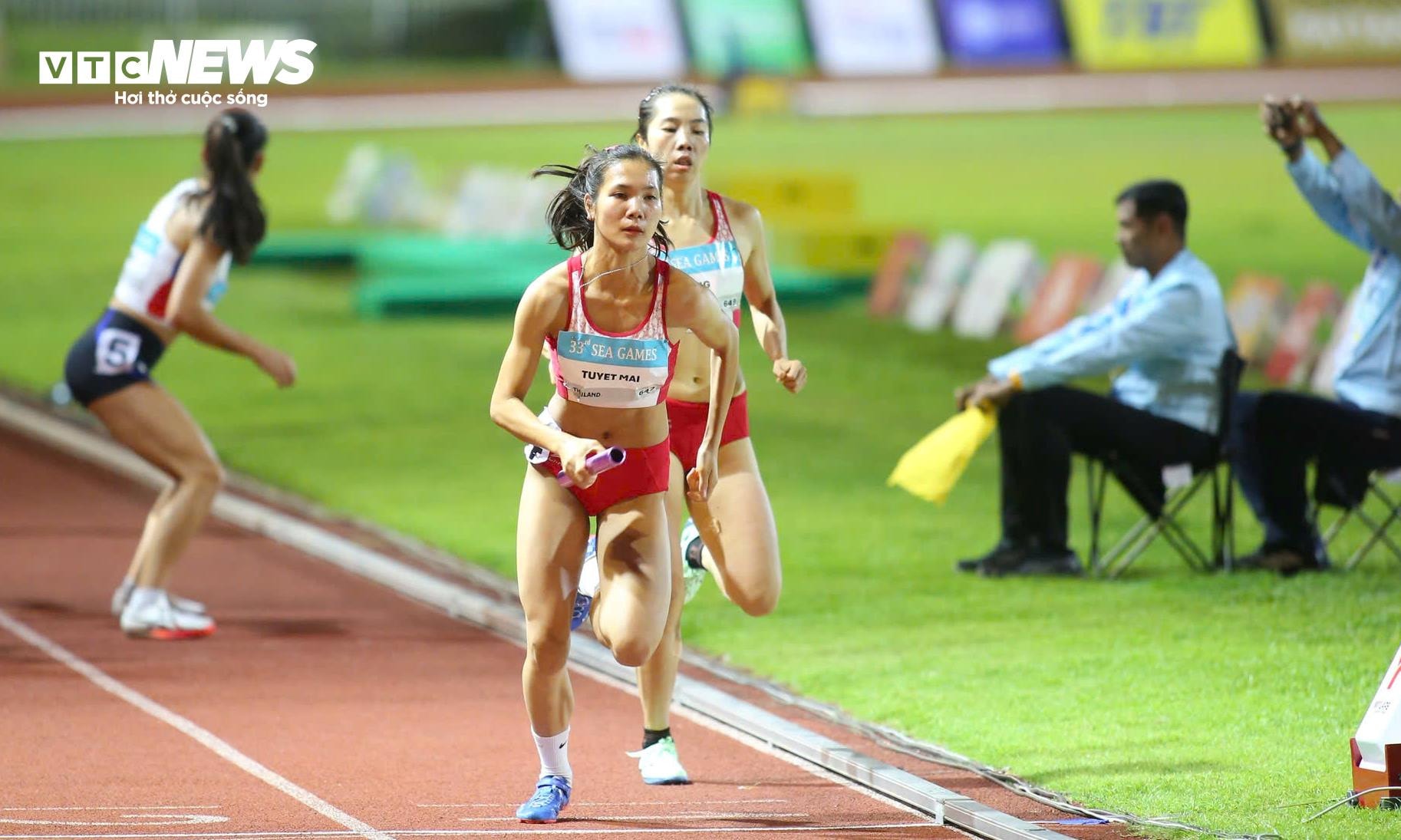 Chiến thắng của đội tuyển tiếp sức 4x400m khép lại môn điền kinh của đoàn thể thao Việt Nam.