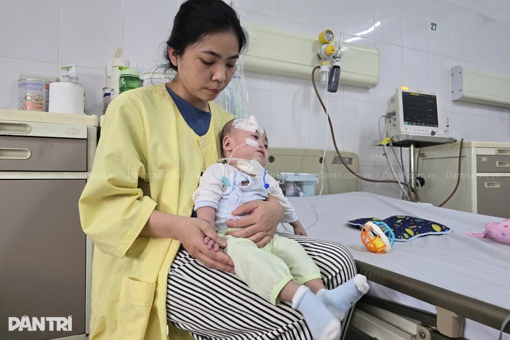 Bé trai sinh non 24 tuần thai, 14 tháng tuổi vẫn chưa thể tự thở - 2