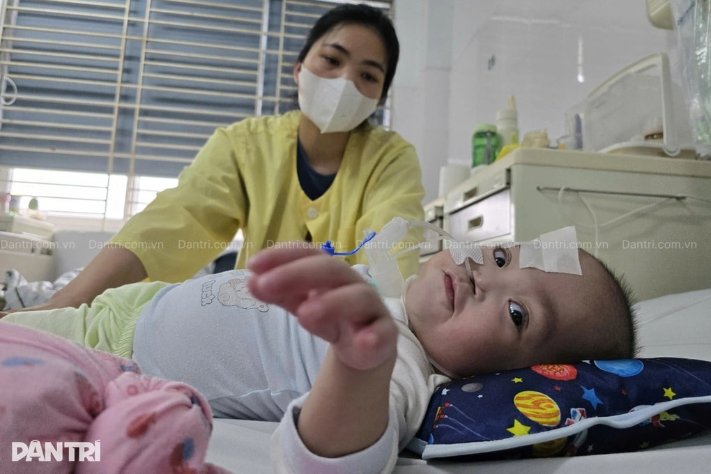 Bé trai sinh non 24 tuần thai, 14 tháng tuổi vẫn chưa thể tự thở - 5