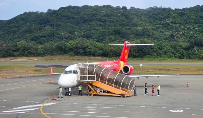 Tàu bay của Vietjet tại sân bay Côn Đảo. Ảnh: Tài Nguyễn