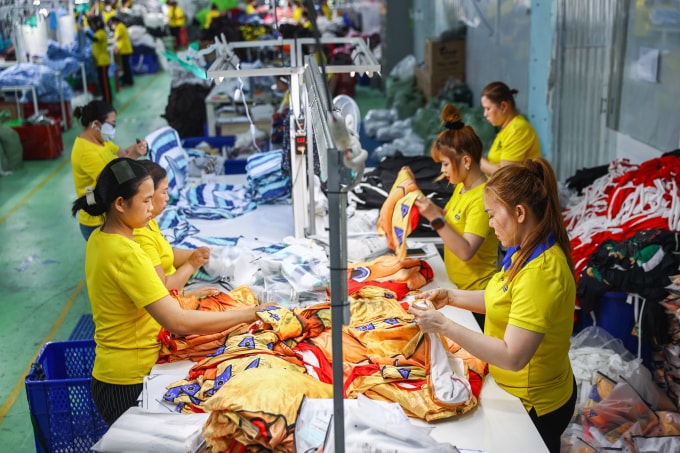 Công nhân làm việc tại công ty may mặc Dony (xã Vĩnh Lộc A, TP HCM), tháng 8/2025. Ảnh: Quỳnh Trần doanh nghiệp, quần áo, dệt may, người lao động