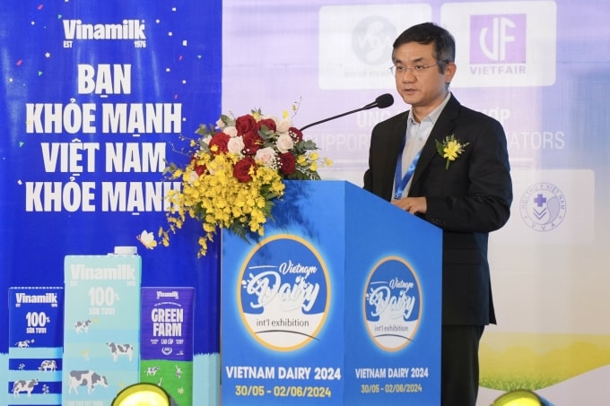 Ông Nguyễn Quang Trí chia sẻ tại Triển lãm quốc tế ngành sữa Việt Nam 2024. Ảnh: Vinamilk
