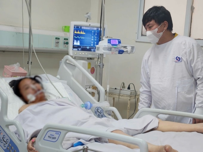 Bệnh nhân nguy kịch do sốt xuất huyết điều trị tại Bệnh viện Nhân dân Gia Định, tốn hàng trăm triệu đồng viện phí hồi tháng 12. Ảnh: Giao Linh