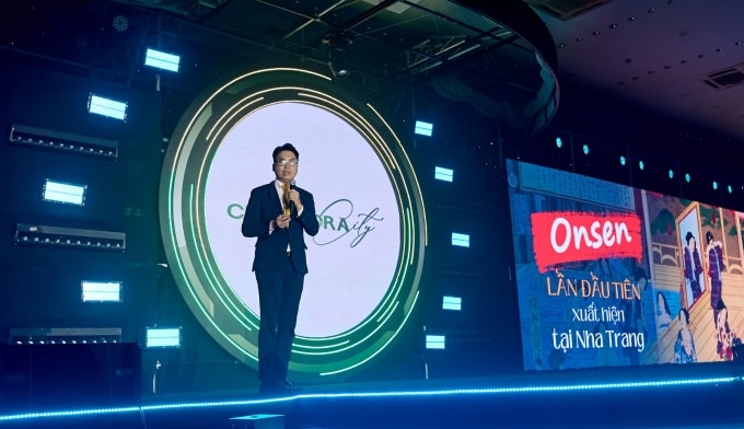 [Đại diện Sun Property chia sẻ thông tin về dự án. Ảnh: Ánh Dương