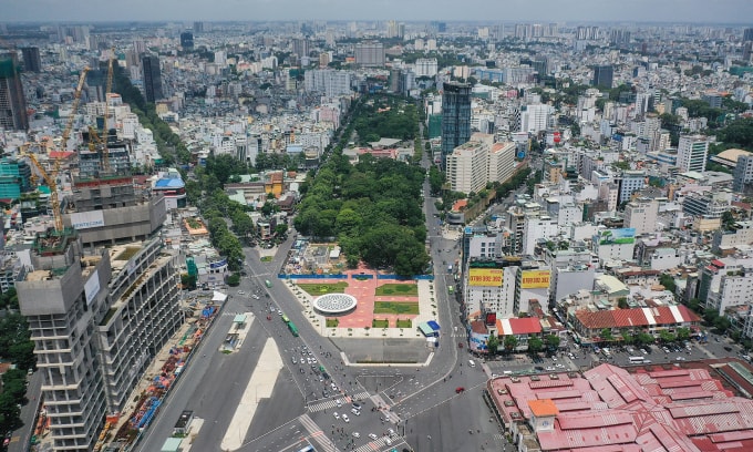 Điểm giữ xe hiện tại ở khu vực A công viên (khu vực cây xanh) sẽ di dời. Ảnh: Quỳnh Trần