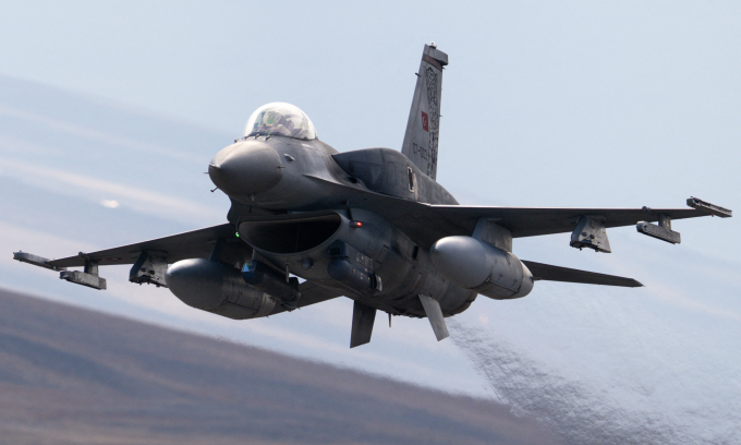 Tiêm kích F-16 Thổ Nhĩ Kỳ trong cuộc diễn tập ở Ankara hôm 11/10. Ảnh: AFP