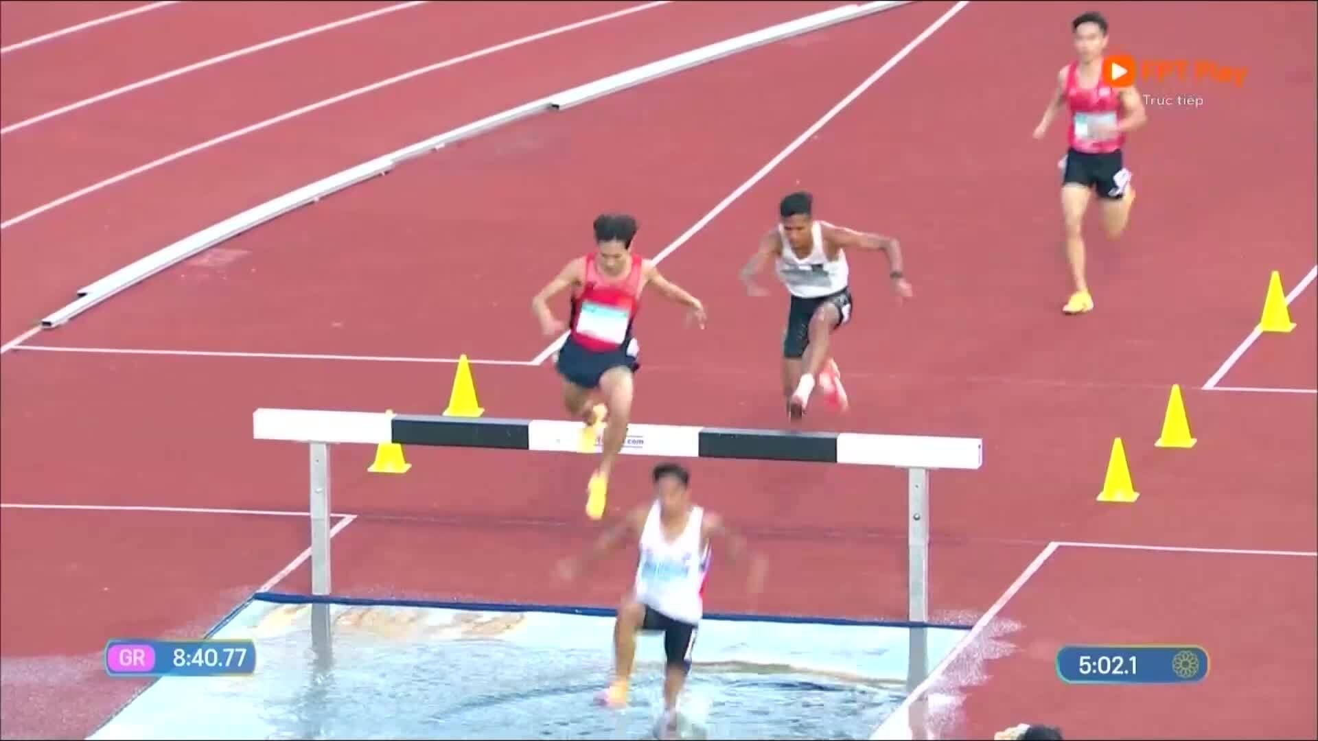 Điền kinh: Nguyễn Trung Cường đoạt HC vàng 3000m vượt chướng ngại vật