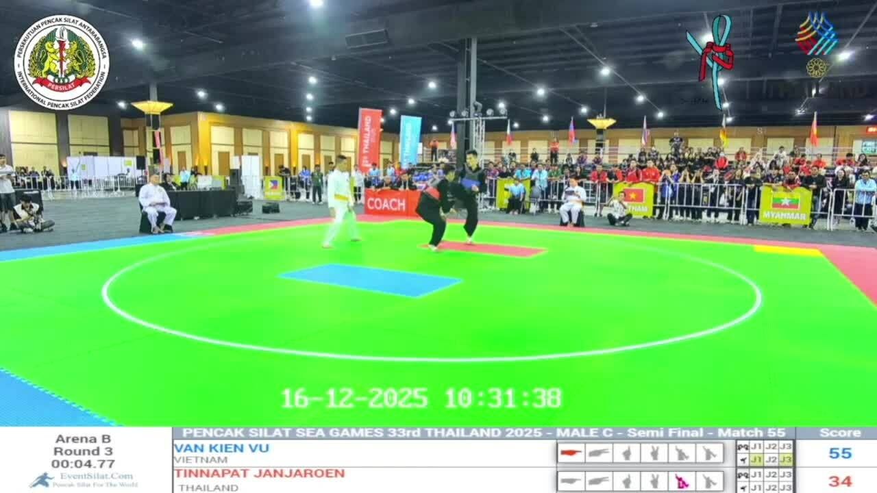 Vũ Văn Kiên bị xử thua vì trọng tài cho rằng anh đá vào mặt đối thủ