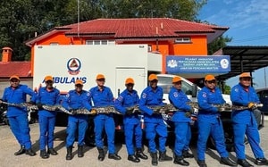 Phát hiện xác sinh vật lạ trên bãi biển, da óng ánh như ngọc trai gây sốc - Ảnh 4.