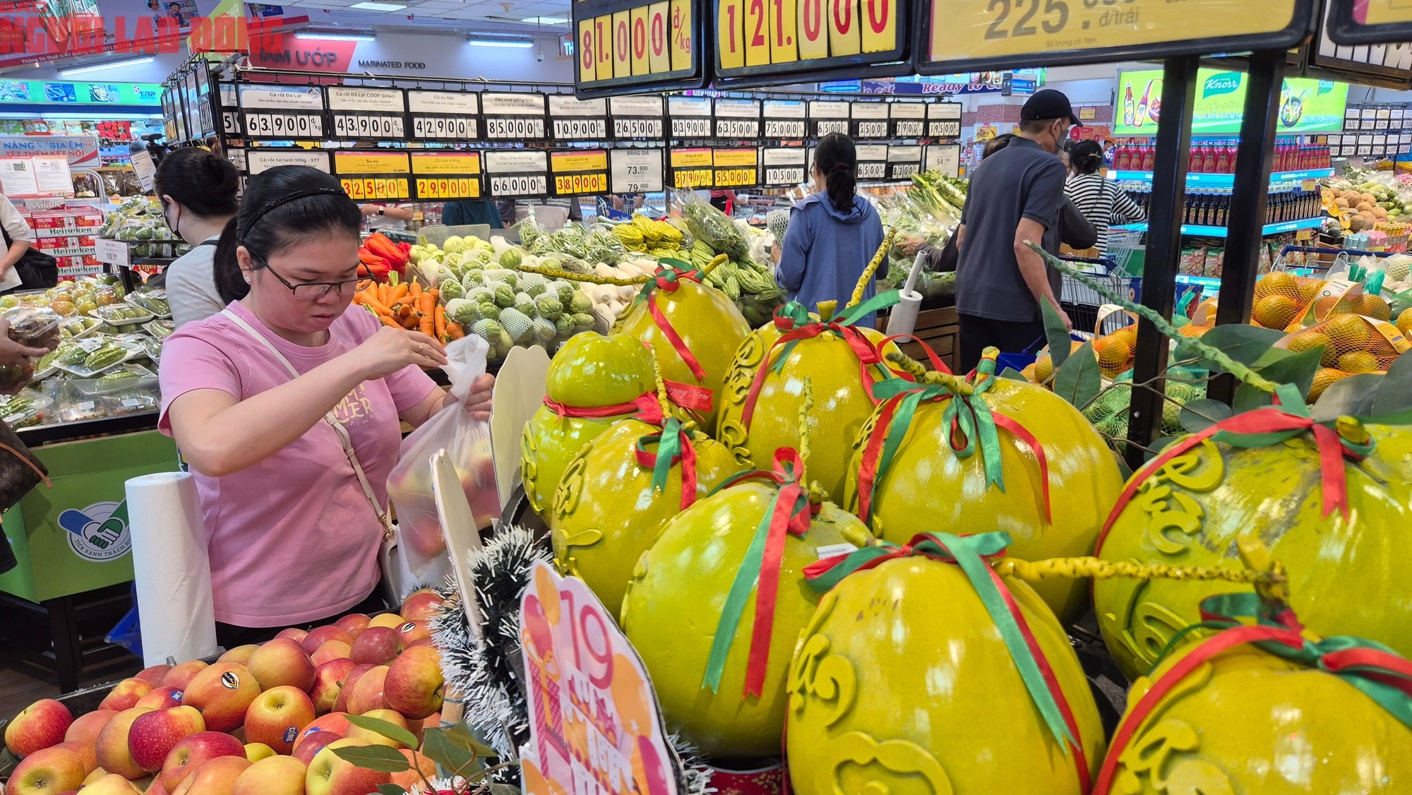 Hàng Tết có thiếu hụt do thiên tai tại TP HCM không? - Ảnh 3. Hàng Tết có thiếu hụt do thiên tai tại TP HCM không? - Ảnh 3.