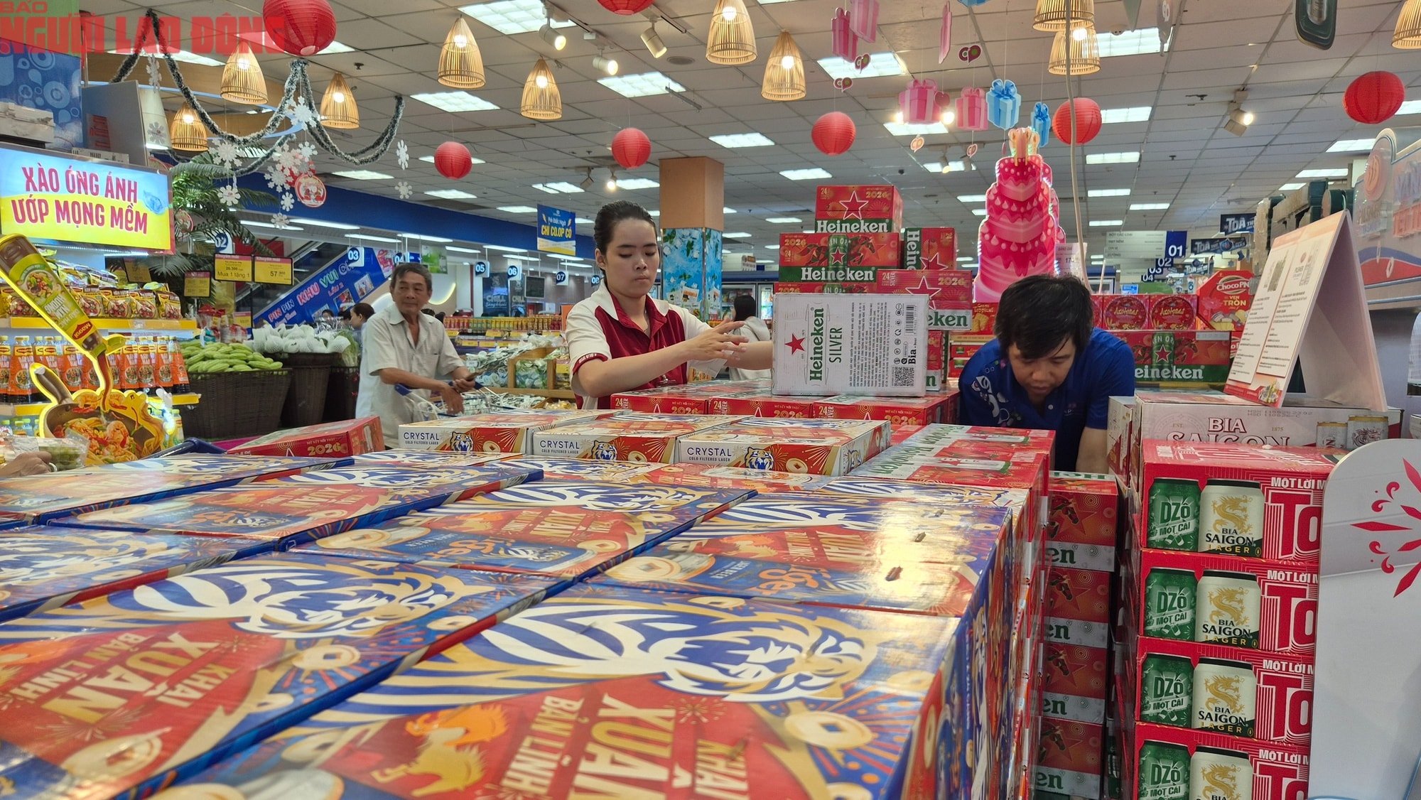 Hàng Tết có thiếu hụt do thiên tai tại TP HCM không? - Ảnh 4. Hàng Tết có thiếu hụt do thiên tai tại TP HCM không? - Ảnh 4.