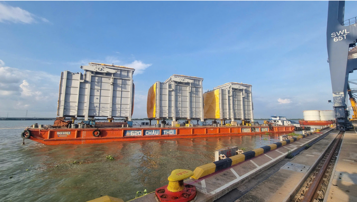 Một doanh nghiệp tài trợ nhiều sà lan làm sân khấu cho lễ hội quy mô lớn ở Cần Thơ - Ảnh 1.