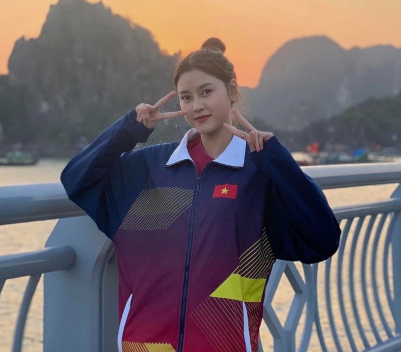 Sinh năm 2001 ở Hải Phòng, Ngô Thi Hương được mệnh danh là “hoa khôi đấu kiếm”. Đây cũng là lần thứ hai trong sự nghiệp, cô được tham dự SEA Games.