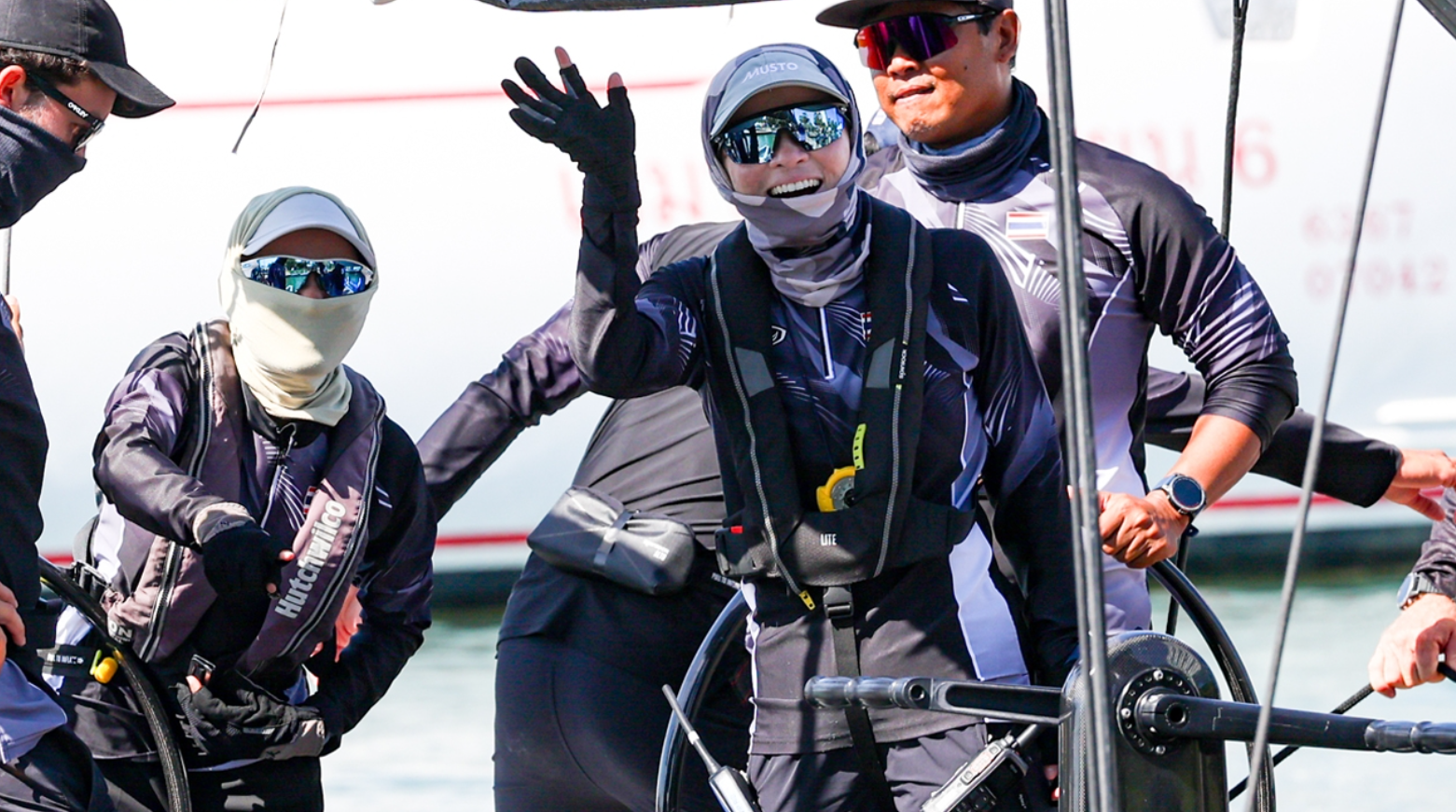 Hoàng hậu Thái Lan tham gia nội dung thuyền buồm keelboat SSL 47. (Nguồn: Thairath)