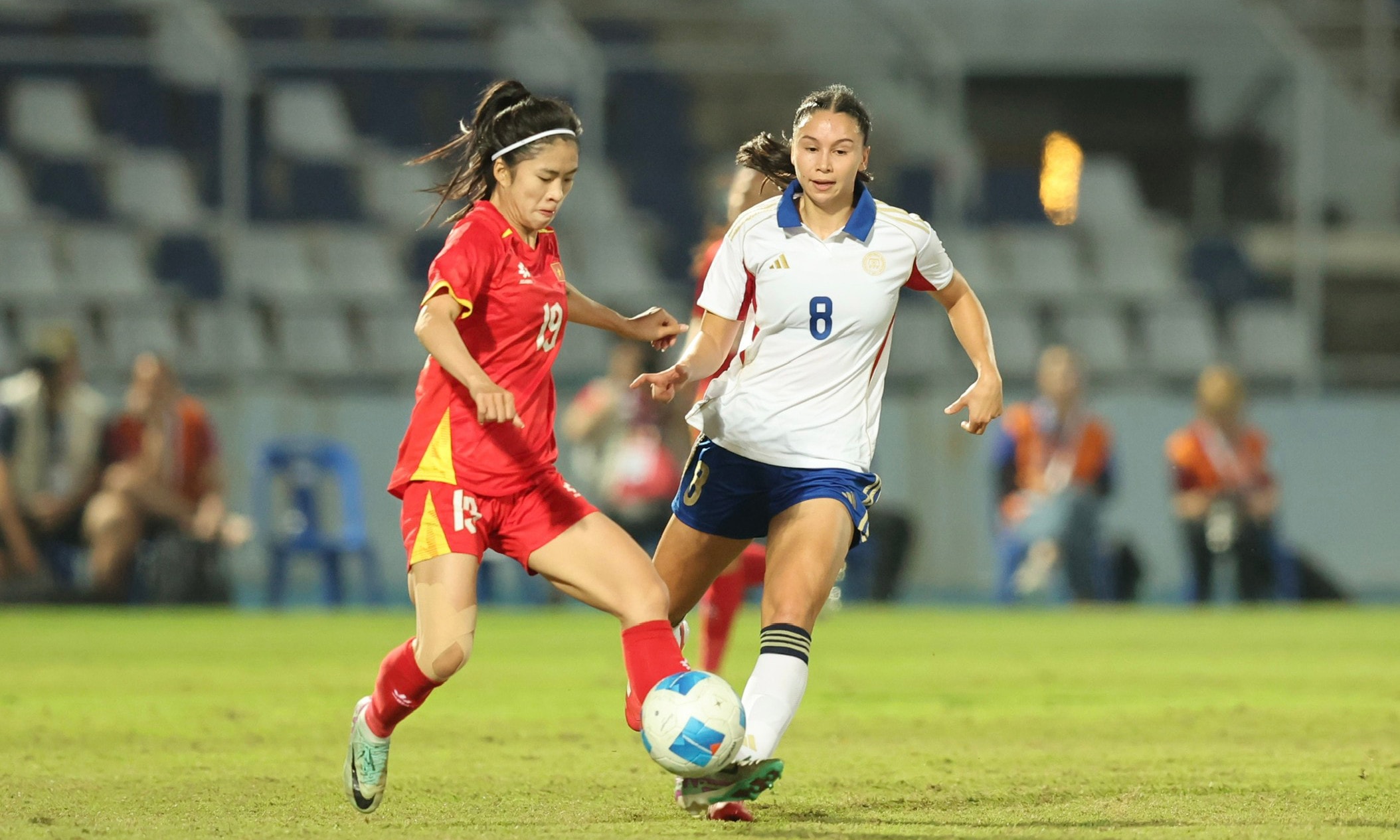 Đội tuyển nữ Việt Nam thua Philippines ở vòng bảng.