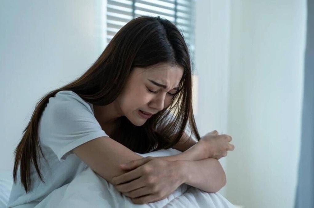 Đau đớn khi phát hiện chồng cài mật khẩu tin nhắn với đồng nghiệp nữ - 1