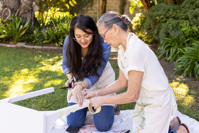 Sự đồng hành của người thân cũng góp phần nâng cao nhận thức về chăm sóc sức khỏe chủ động. Ảnh: Shutterstock