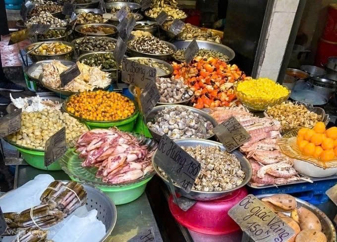 Ốc Hải Phòng với đa dạng các món ăn, hấp dẫn thực khách. Ảnh: Ngọc Ánh