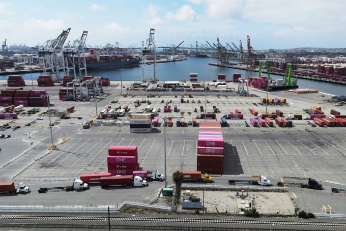 Cảng Los Angeles tại California (Mỹ) vắng bóng tàu hàng hồi đầu tháng 5. Ảnh: Reuters