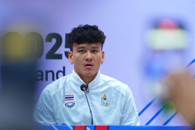 Chanapach trong cuộc họp báo trước trận tại sân Rajamangala, Bangkok sáng 17/12. Ảnh: FAT