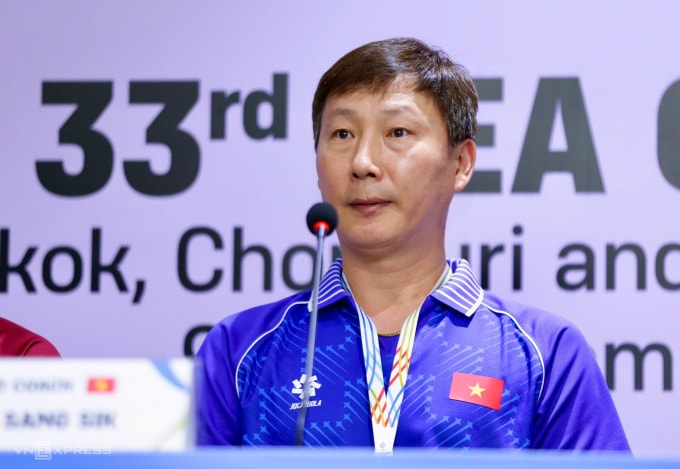 HLV Kim Sang-sik dự họp báo sáng 17/12 trước trận chung kết SEA Games 33 ngày mai. Ảnh: Hiếu Lương