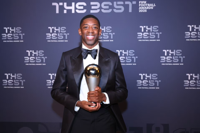 Ousmane Dembele nhận danh hiệu cầu thủ hay nhất trong lễ trao giải FIFA The Best 2025. Ảnh: PSG