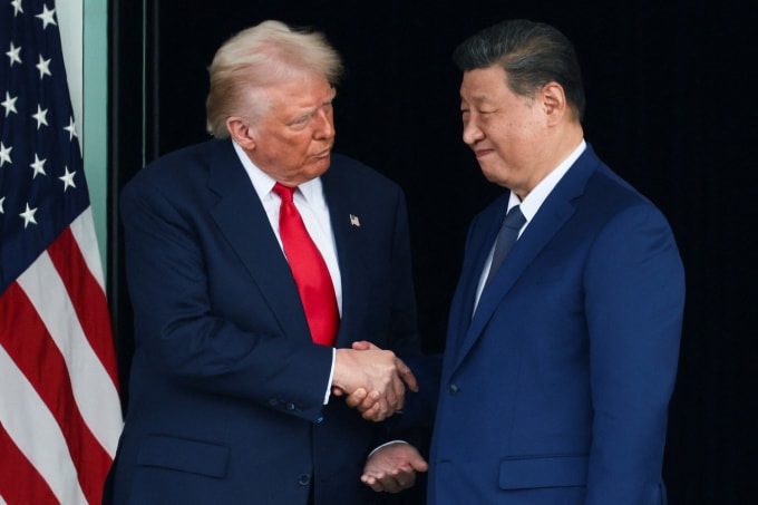 Tổng thống Mỹ Donald Trump và Chủ tịch Trung Quốc Tập Cận Bình trong cuộc gặp ngày 30/10 tại Hàn Quốc. Ảnh: Reuters