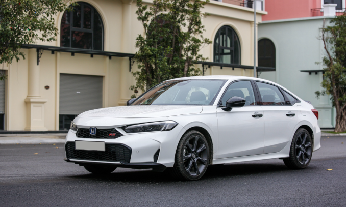 Honda Civic e:HEV RS nhận ưu đãi hơn 100 triệu đồng trong tháng 12. Ảnh: HVN