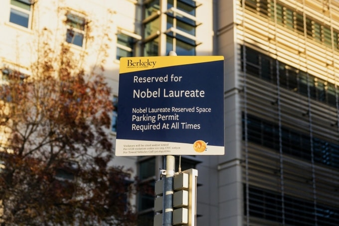 Biển hiệu ở chỗ đỗ xe NL. Ảnh: UC Berkeley Fanpage