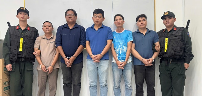 Những người liên quan bị bắt. Ảnh: Công an TP HCM