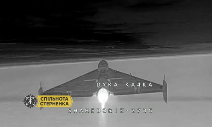 Drone Sting Ukraine áp sát UAV phản lực Nga từ phía sau trong ảnh đăng hôm 30/11. Ảnh: X/sternenko