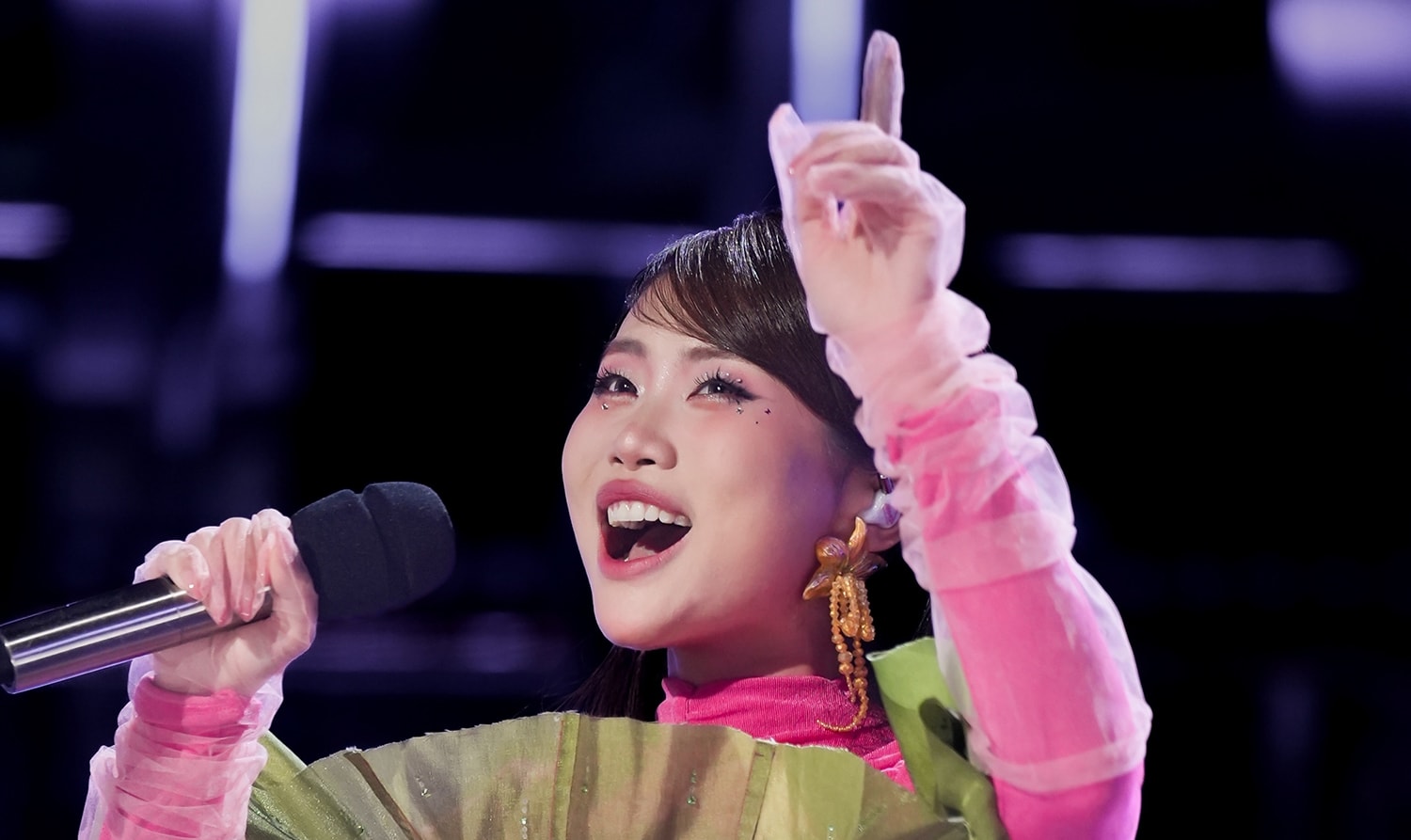 Phương Mỹ Chi hát 'Bóng phù hoa' tại 'Sing! Asia'