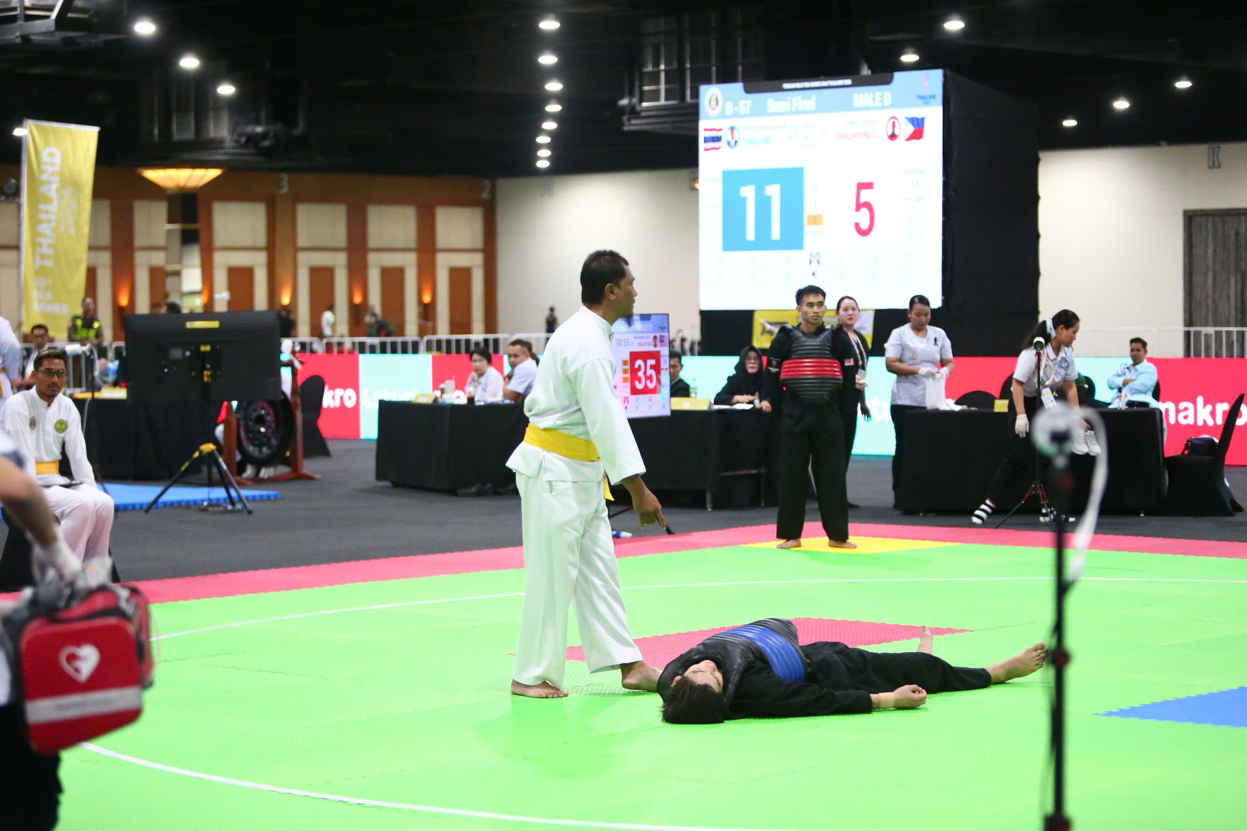 Võ sĩ Việt Nam Minh Triết bị tố ăn vạ khi yếu thế