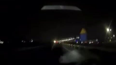 Băng ngang cao tốc người đi bộ bị ôtô đâm