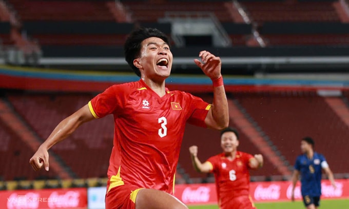 Lý Đức mừng bàn thắng thứ hai của Việt Nam, trong trận thắng Thái Lan 3-2 trong trận chung kết SEA Games trên sân Rajamangala, thành phố Bangkok, Thái Lan, tối 18/12/2025. Ảnh: Đức Đồng